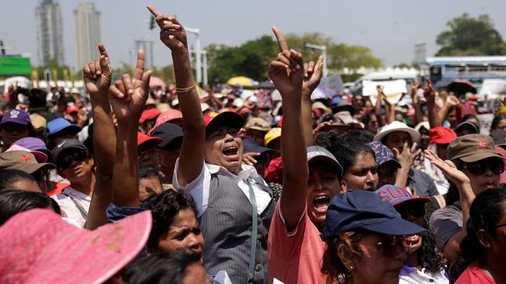 Les femmes manifestent pour leurs droits, menacés à travers le monde