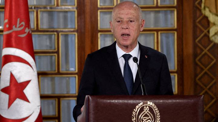 Le président tunisien Saied envisage de rétablir les liens avec la Syrie après plus d'une décennie