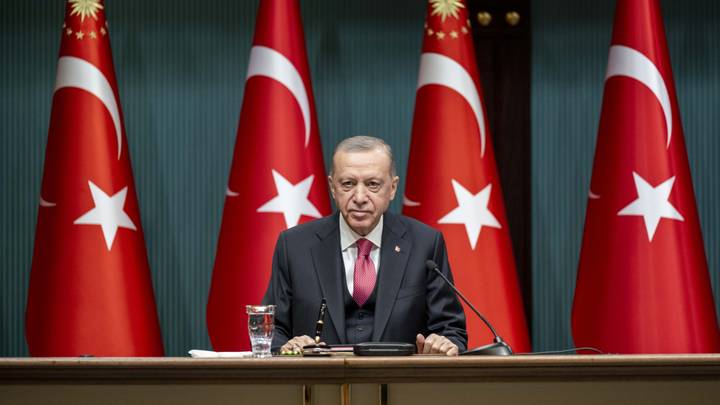 Erdogan convoque officiellement les élections législatives et présidentielles turques pour le 14 mai