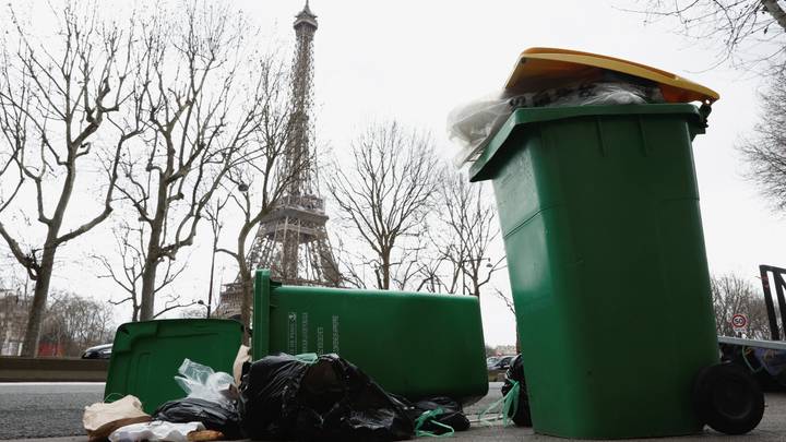 Grève des éboueurs contre la réforme des retraites: Paris croule sous 6 600 tonnes d’ordures