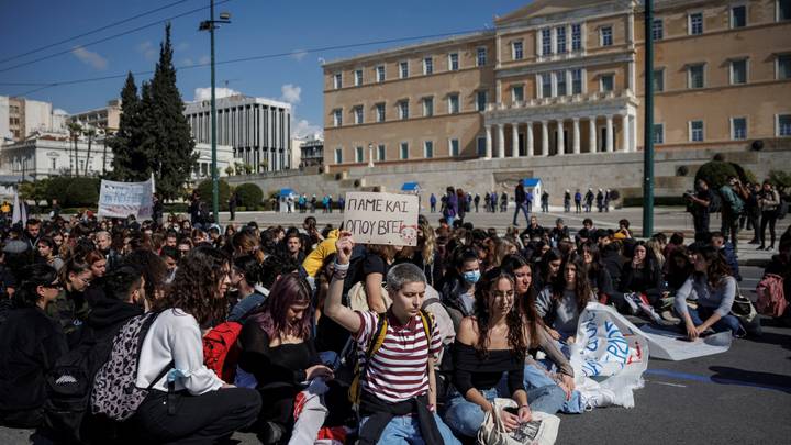 Accident ferroviaire en Grèce: 46,8 % des grecs interrogés accusent le gouvernement
