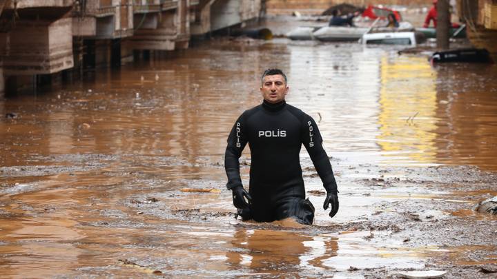 Turquie: Au moins 13 morts dans des inondations dans la zone des séismes