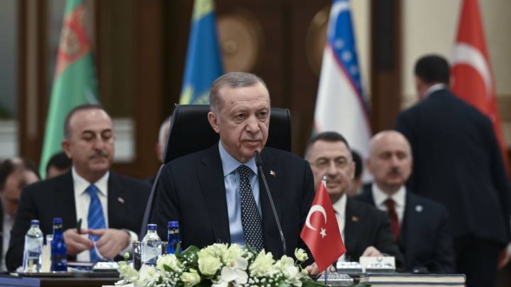 Erdogan: "Nous continuerons nos efforts pour ramener la Russie et l'Ukraine aux négociations"