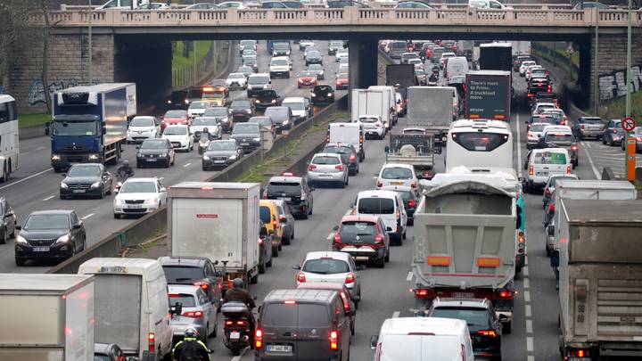 Réforme des retraites: action de blocage sur le périphérique parisien après le 49.3