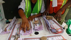 Nigeria: décompte de voix après des élections locales tendues