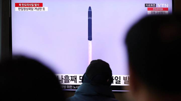 La Corée du Nord tire un missile balistique vers la mer du Japon