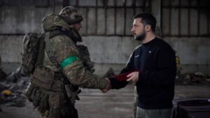 Ukraine: Zelensky promet une victoire militaire à Bakhmout