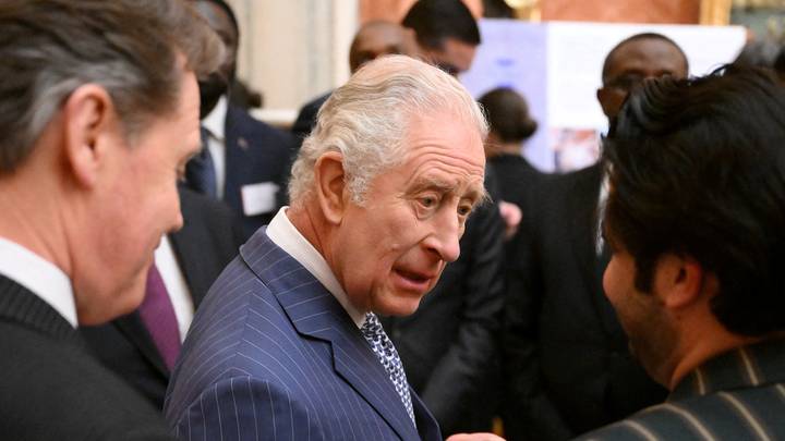 Le roi Charles va visiter une France en pleine crise sociale