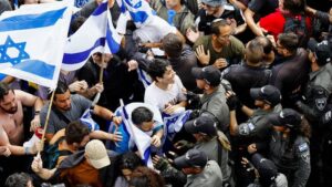 Israël adopte une loi protégeant Netanyahu alors que les manifestations se poursuivent