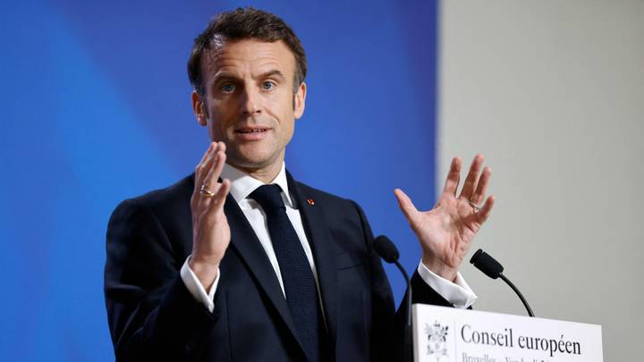 Macron appelle à soutenir la Tunisie pour contenir la "pression migratoire"