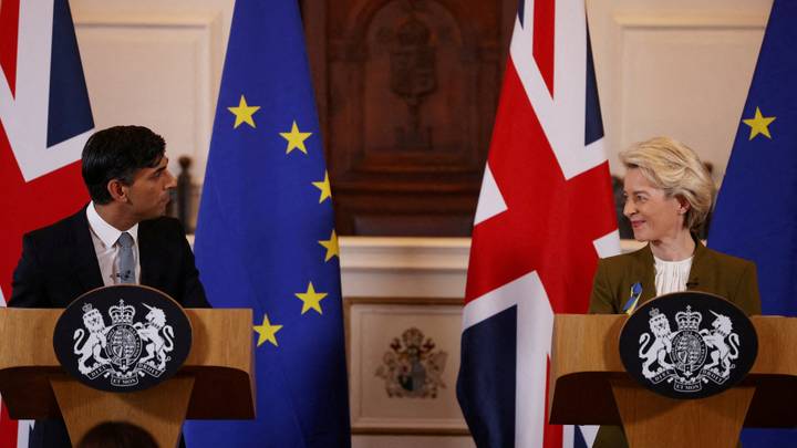 Irlande du Nord: Londres et Bruxelles adoptent formellement l'accord post-Brexit