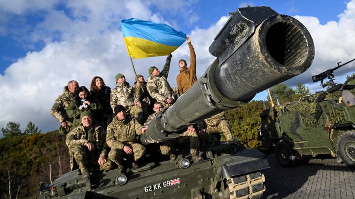 Les chars britanniques bientôt livrés à Kiev après la fin de la formation des soldats