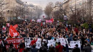 Réforme des retraites: les syndicats invités par Borne après une journée de mobilisation plus calme