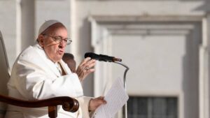Le pape François, 86 ans, hospitalisé pour une infection respiratoire