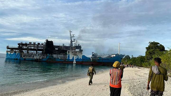 Philippines: 31 morts dans l'incendie d'un ferry, selon un nouveau bilan