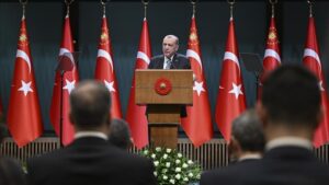 Séismes en Türkiye: Erdogan annonce la construction de 488 000 nouveaux logements d'ici un an pour les sinistrés