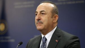 Cavusoglu mène un trafic diplomatique intense depuis les violents séismes