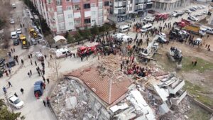 Türkiye / Séisme de Malatya: 32 personnes secourues des décombres