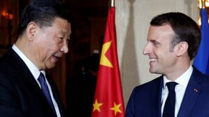 Macron en Chine pour re-paramétrer les liens diplomatiques et commerciaux, évoquer l'Ukraine