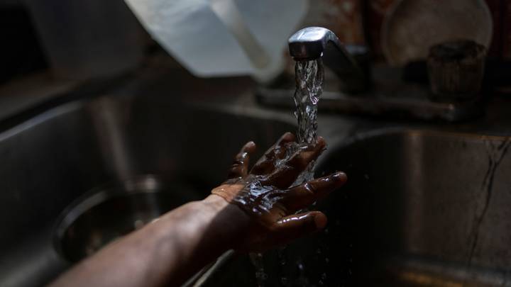 Un tiers de l’eau potable en France serait contaminé par un pesticide