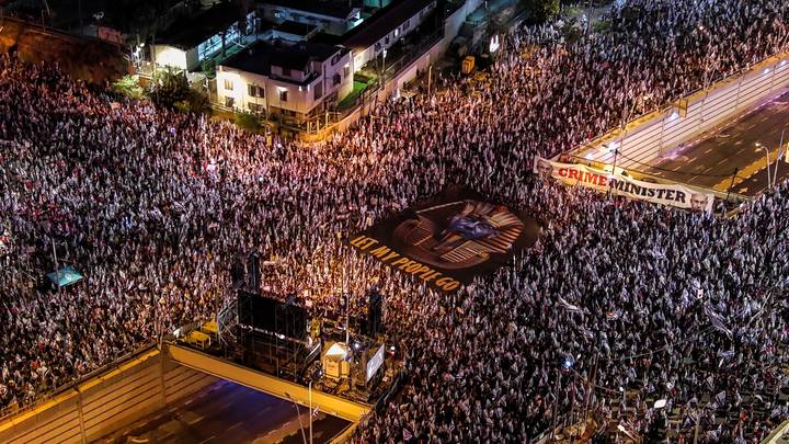 "Netanyahou nous mène à la guerre":des milliers d’Israéliens protestent contre la réforme judiciaire