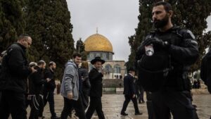 Des dizaines de colons israéliens prennent à nouveau d'assaut l'esplanade de la mosquée Al-Aqsa