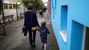 France: un rapport de l’Igas alerte sur la maltraitance dans les crèches