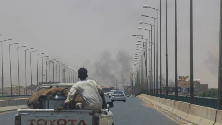 Soudan: raids aériens et combats à Khartoum, l’ONU appelle à cesser immédiatement les hostilités