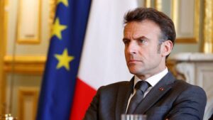 Allocution de Macron: rejet de l’opposition, critiques de la presse, appel des syndicats à la grève