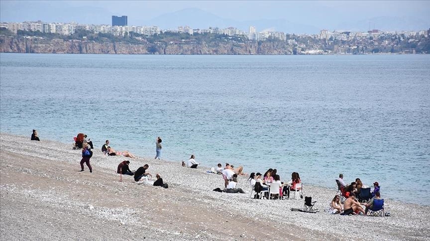 Türkiye: les côtes d'Antalya bondées de touristes