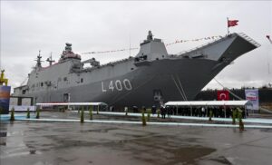 La marine turque réceptionne le plus grand navire de guerre du pays, le TCG Anadolu