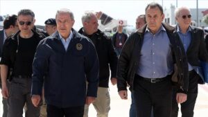 Türkiye: Le ministre grec de la Défense visite Hatay, province fortement touchée par les séismes du 6 février