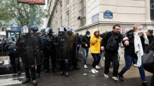 Retraites: les syndicats maintiennent la pression en France, nouvelle journée d'action le 6 juin