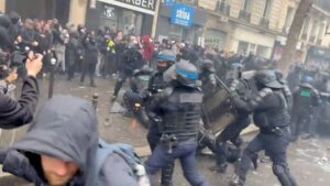 France: "des atteintes graves aux droits" en garde à vue, selon une autorité indépendante