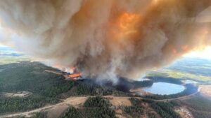 Feux de forêt au Canada: état d'urgence dans l'Alberta, 25.000 personnes évacuées