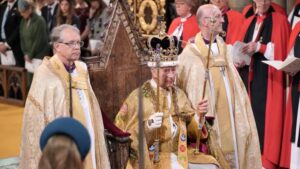 Le roi Charles III couronné à l’abbaye de Westminster