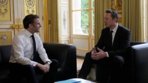 Macron reçoit 200 patrons étrangers, dont Musk, et annonce 13 milliards d'euros d'investissements