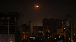 Ukraine: l'armée "repousse" une attaque de drones sur Kiev, Moscou arrête des “saboteurs ukrainiens”