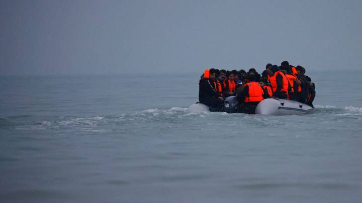 Mort de 27 migrants dans la Manche fin 2021: cinq militaires inculpés en France