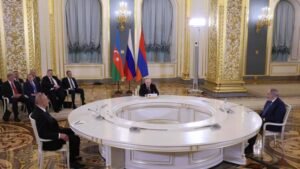 Poutine discute avec Aliyev et Pashinyan du différend arméno-azerbaïdjanais
