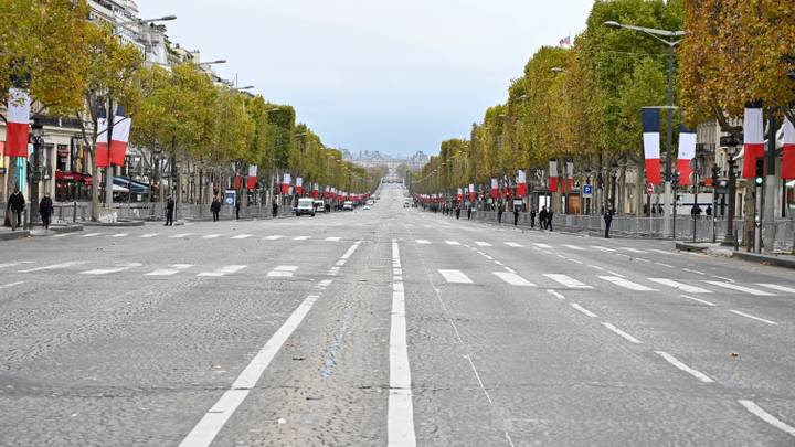 Les Champs-Elysées transformés en salle de classe pour une dictée géante début juin