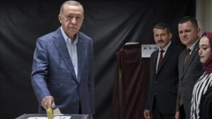 Erdogan vote pour les élections présidentielle et législatives