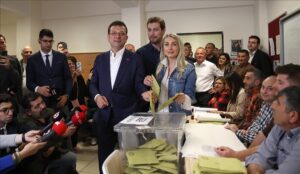 Türkiye / Élections présidentielle et législatives : le maire d'Istanbul vote