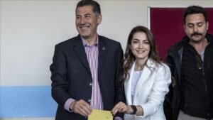 Türkiye / Elections : le candidat à la présidentielle Sinan Ogan vote