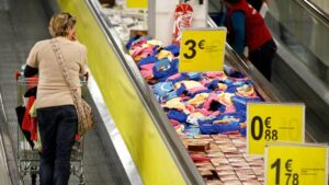 Inflation: moins de 100 euros pour vivre dès le 10 du mois pour 31% des Français