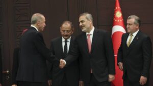 De nombreux chefs de la diplomatie félicitent le nouveau ministre turc des Affaires étrangères