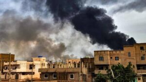 Les combats reprennent à Khartoum après l'expiration de la trêve de 24 heures