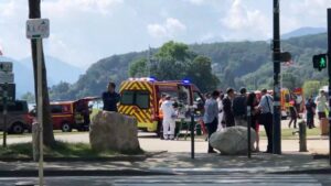 Six blessés, dont quatre enfants, après une attaque au couteau à Annecy