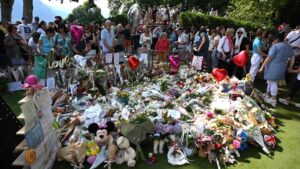 France: rassemblement en soutien aux victimes de l'attaque d'Annecy