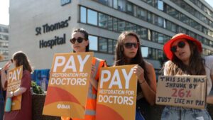 La crise hospitalière continue en Angleterre, les médecins de nouveau en grève